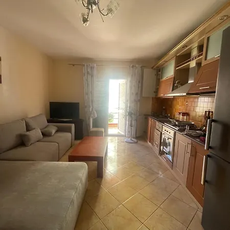 Apartment Mali I Robit